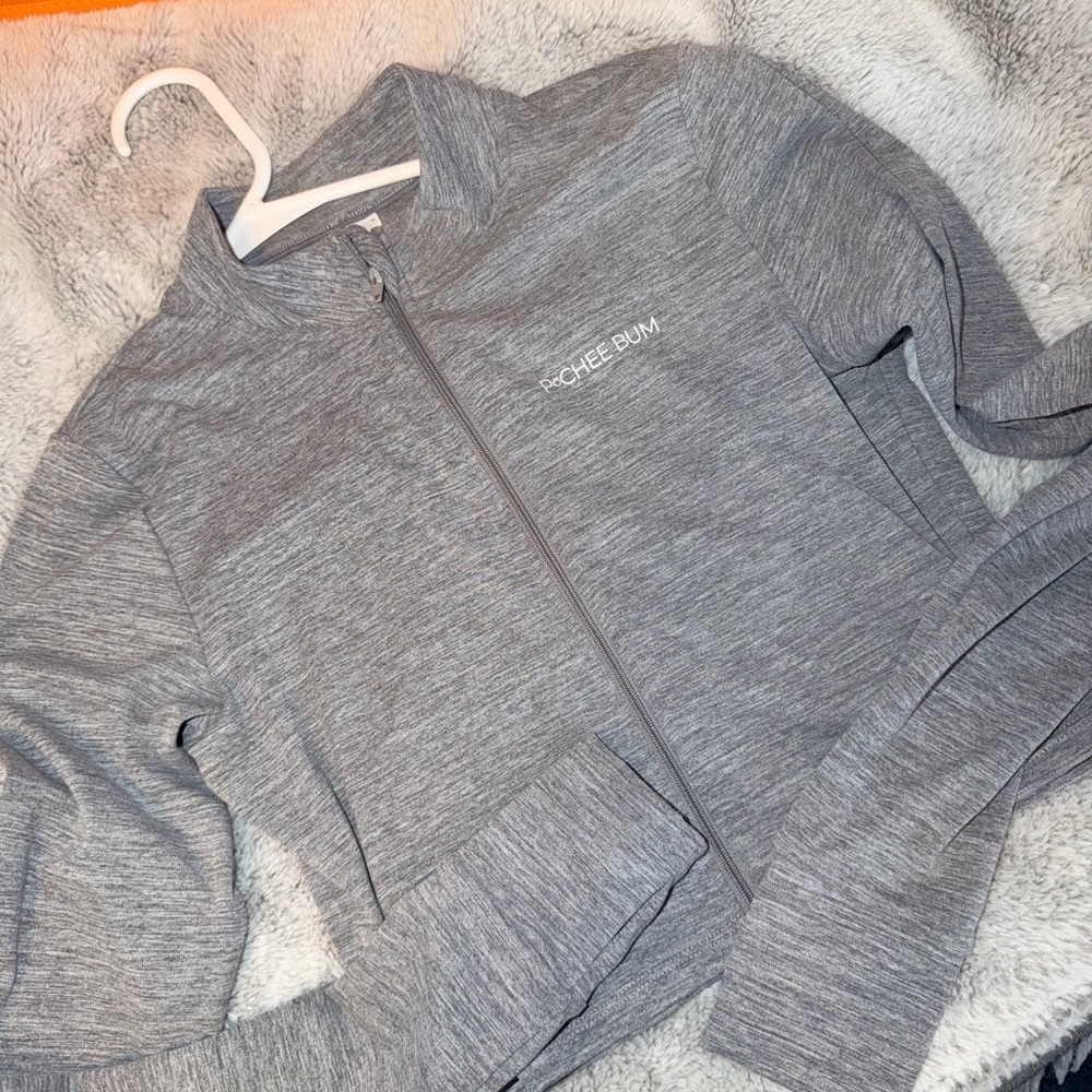 Pcheebum Zip up crop & sports bra set